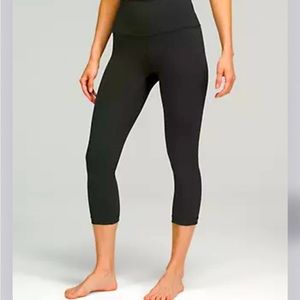 Brand New LULULEMON wunder under crop 21 in length